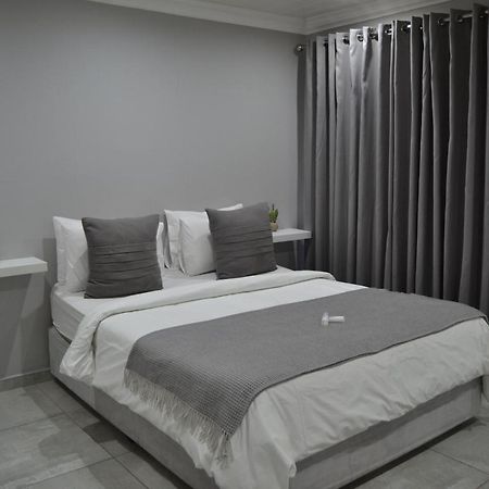 African Sands Guesthouse Load Shedding Free Bloemfontein Bagian luar foto