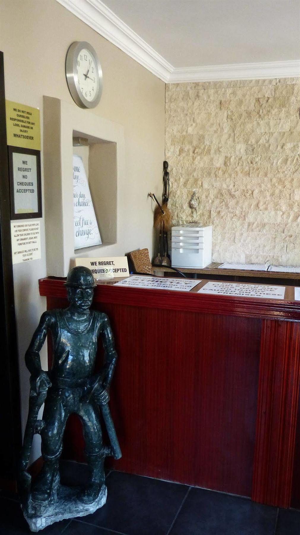 African Sands Guesthouse Load Shedding Free Bloemfontein Bagian luar foto