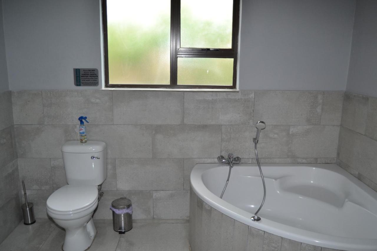 African Sands Guesthouse Load Shedding Free Bloemfontein Bagian luar foto