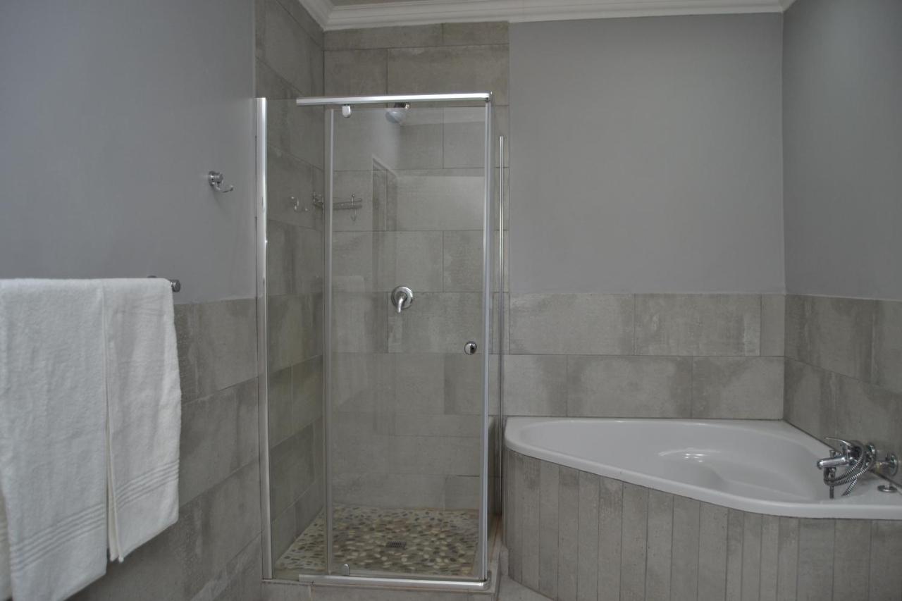 African Sands Guesthouse Load Shedding Free Bloemfontein Bagian luar foto
