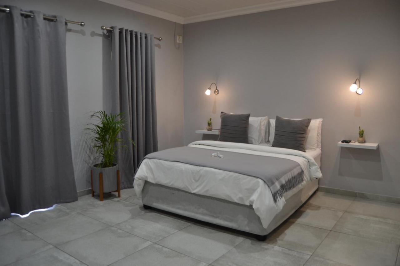 African Sands Guesthouse Load Shedding Free Bloemfontein Bagian luar foto